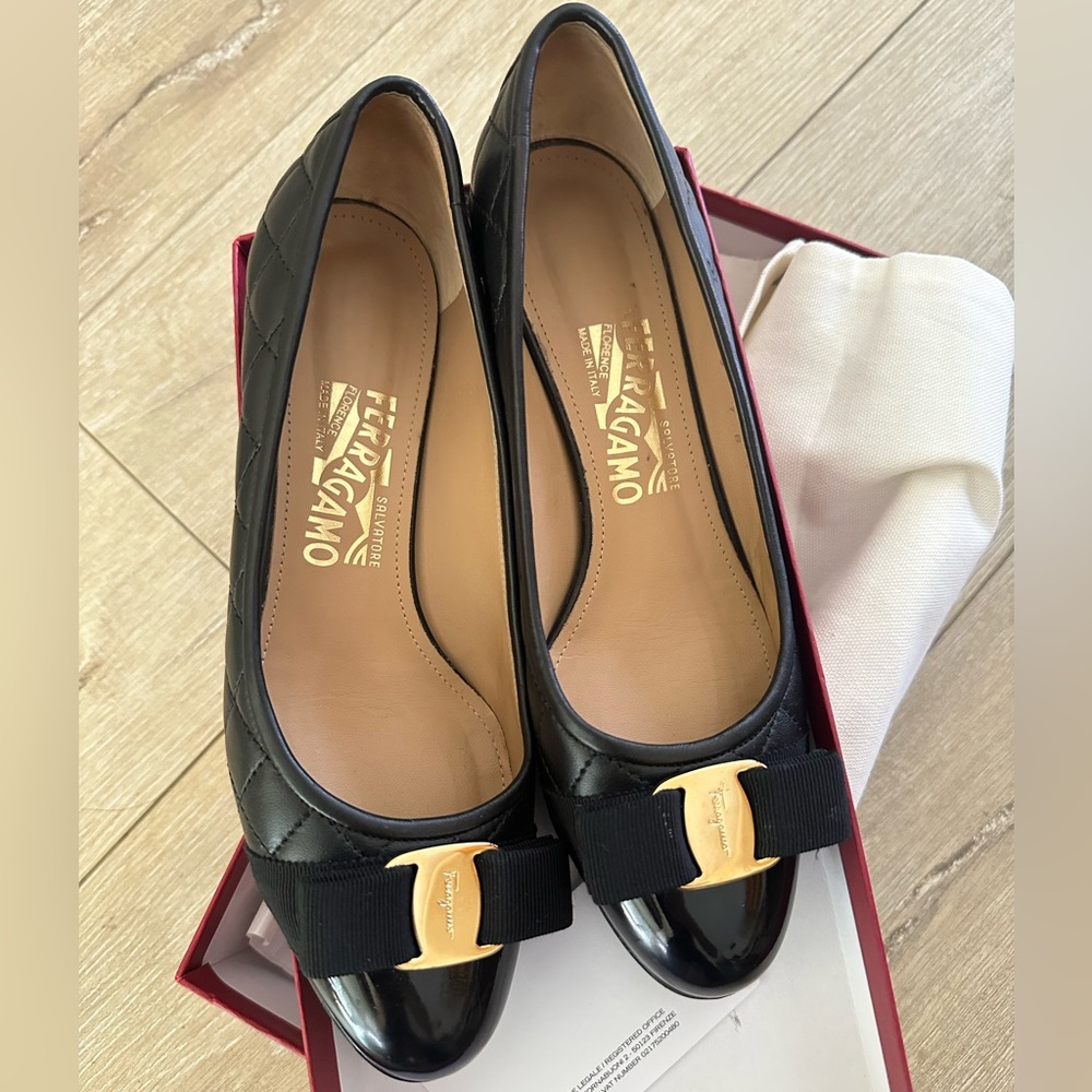 Ferragamo Vara Quilted Black Leather Pump Size 7